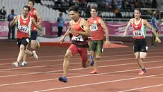 Purnomo Sapto Yogo pelari Indonesia meraih medali emas di nomor 100 meter putra klasifikasi T37 pada Asian Para Games 2018, di Stadion Utama Gelora Bung Karno Jakarta, Selasa (9/10/2018).  (Bola.com/Peksi Cahyo)