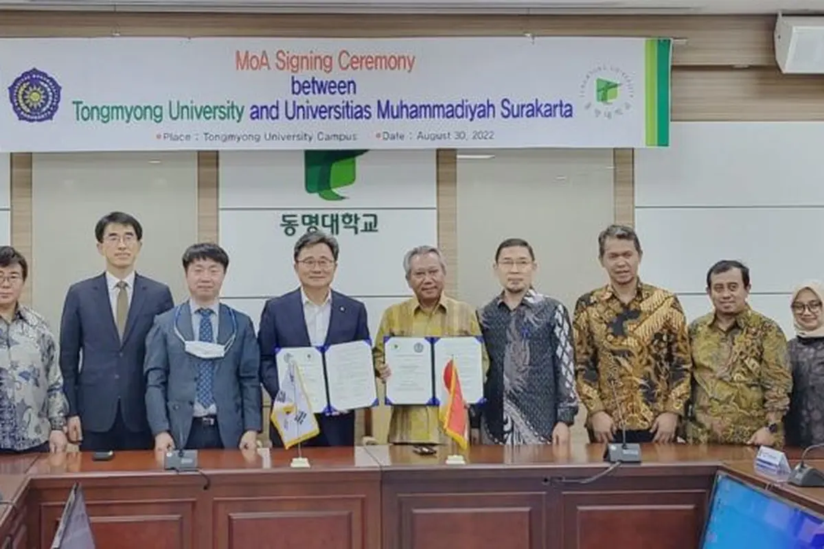 Pendatanganan MoU kerja sama antara UMS dengan Tongmyong University, di Busan, Korea Selatan. (Foto: muhammadiyah.or.id/Liputan6.com)
