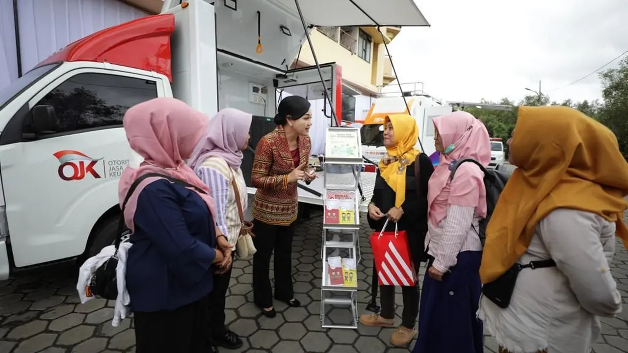OJK menggelar kegiatan Edukasi Keuangan Bagi Pelaku UMKM dan Ibu Rumah Tangga di Rumah Susun Sederhana Sewa (Rusunawa) Marunda. (Dok OJK)