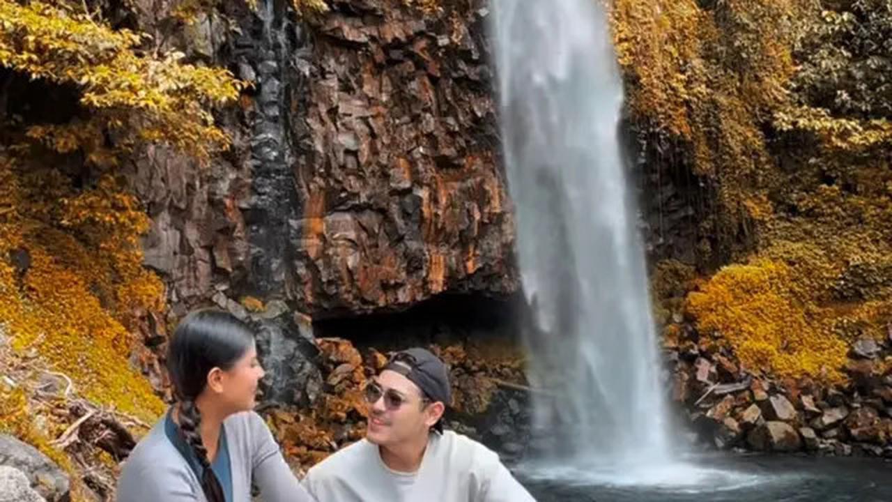 8 Potret Awkarin Ajak Pacar ke Padang, Bak Prewed Pakai Baju Adat