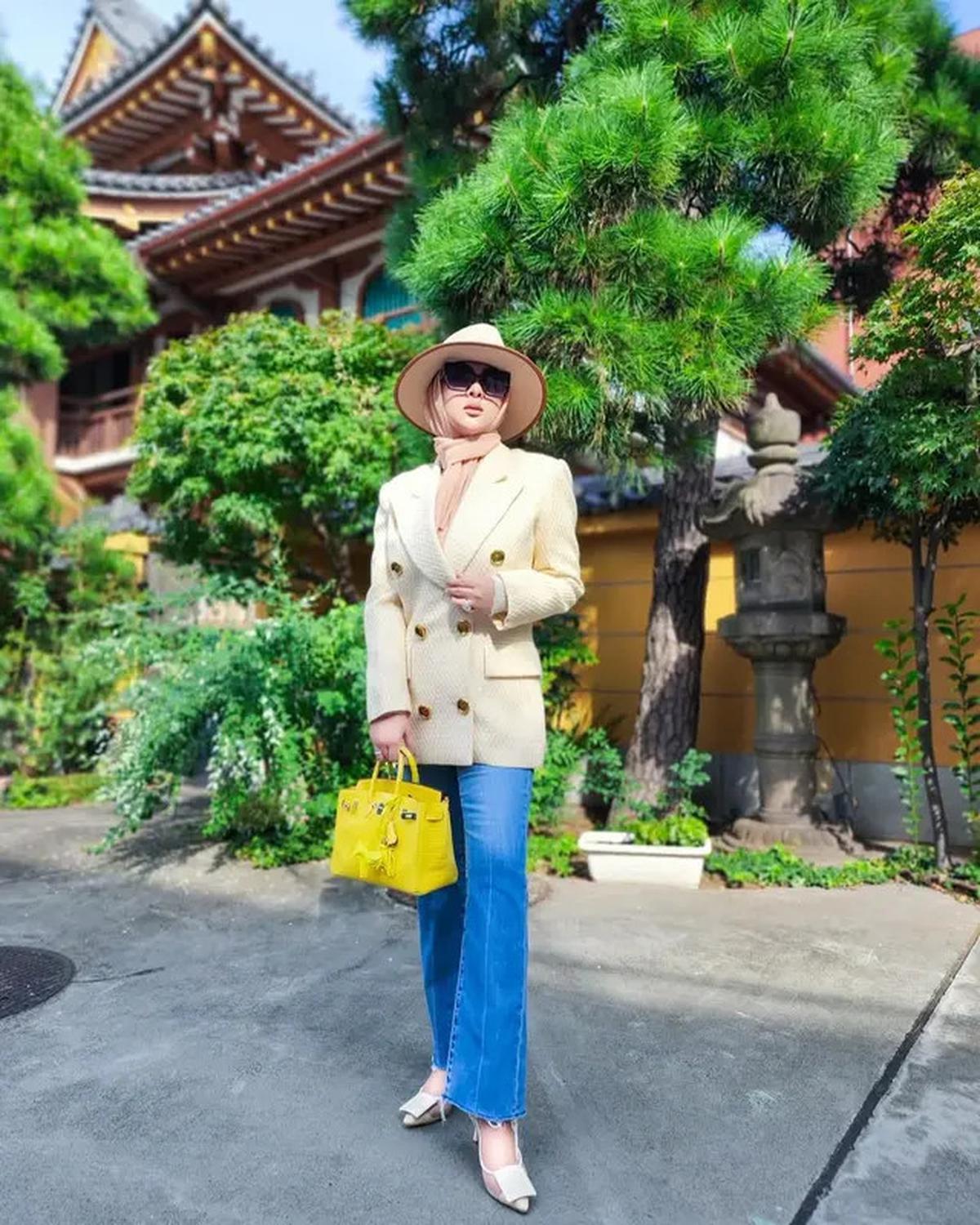 7 Outfit Syahrini dengan Blazer, Inspirasi Gaya Trendi dan Elegan