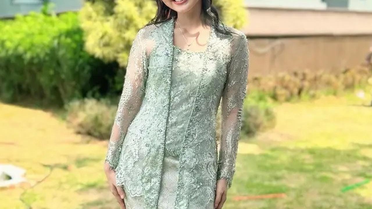 Inspirasi Kebaya Wisuda yang Anggun, Pilihan Margin Wieheerm hingga Rania Yamin