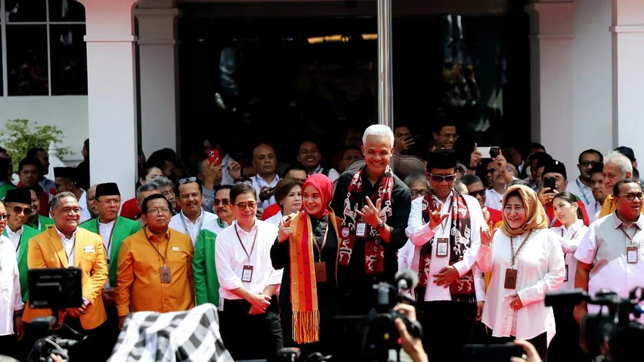 Ganjar mengaku bersama Mahfud ingin membangun Indonesia dengan lebih cepat dan melanjutkan apa yang sudah dilakukan pemerintahan saat ini.<br>