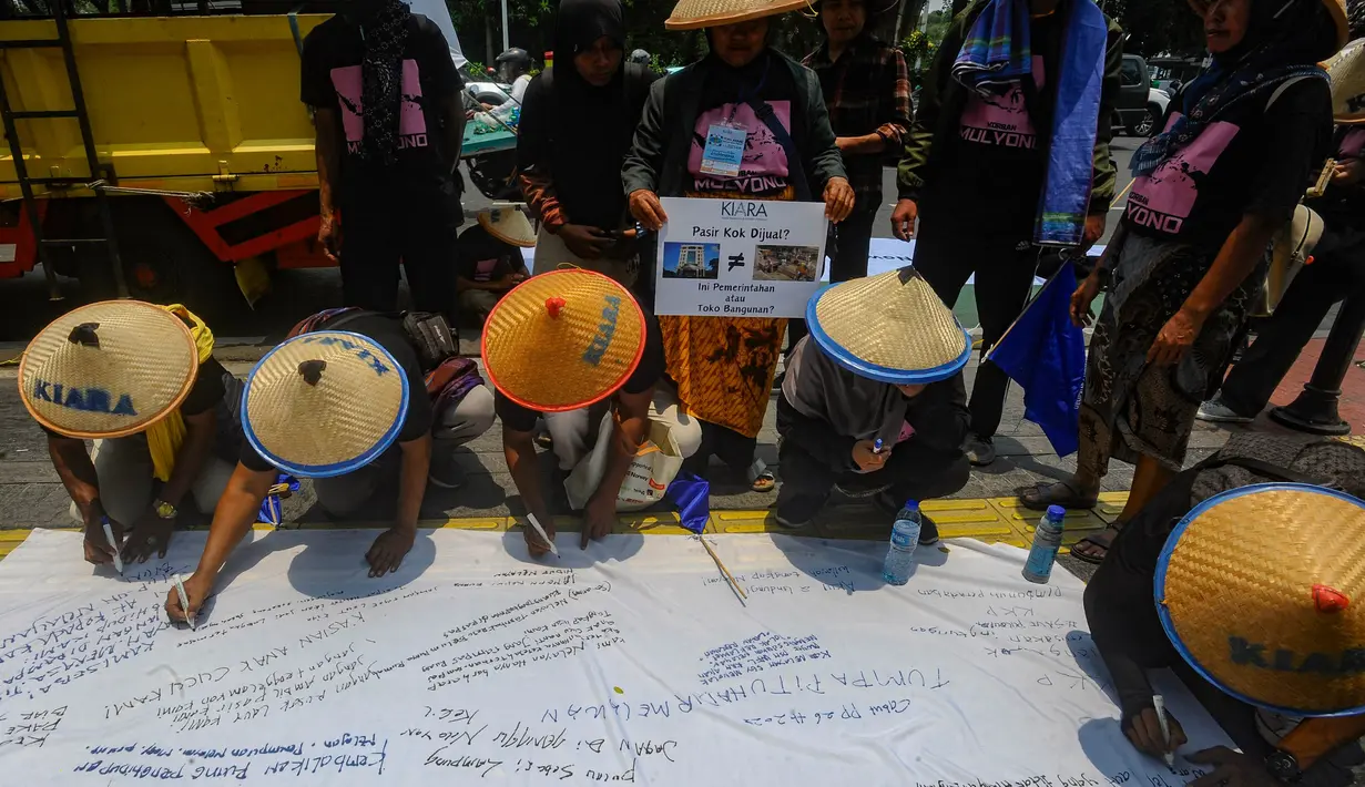 Menurut Sekretaris Jenderal Koalisi Rakyat untuk Keadilan Perikanan (KIARA), Susan Herawati, sejatinya setiap kebijakan yang ditetapkan oleh instansi pemerintah harus memiliki keberpihakan kepada rakyat. (merdeka.com/Arie Basuki)