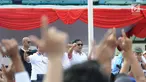 Calon Presiden nomor urut 02, Prabowo Subianto menghadiri kegiatan jalan sehat di kawasan Jakarta Pusat, Sabtu (2/2).  Acara yang digelar oleh relawan Roemah Djoeang ini mengambil rute dari Irti Monas menuju Lapangan Banteng (Liputan6.com/Herman Zakharia)