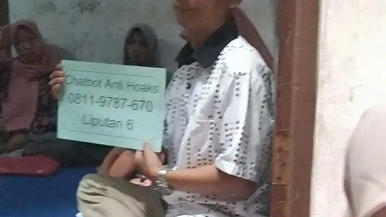 Hermanto, salah satu pegiat anti-hoaks Liputan6.com saat memberikan sosialisasi anti-hoaks.