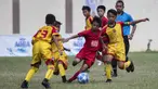 Pemain Asiop Apacinti berusaha melewati kepungan pemain Salfas Soccer pada final Danone Nation Cup 2018 Regional DKI Jakarta di Stadion Sunter, Jakarta, Minggu (1/4/2018). Asiop menang 3-0 atas Salfas. (Bola.com/Vitalis Yogi Trisna)