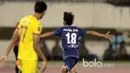 Pemain Arema FC, Adam Alis merayakan gol ke gawang  Sriwijaya FC pada babak delapan besar Piala Presiden 2017 di Stadion Manahan, Solo. Jumat (26/2/2017). (Bola.com/Nicklas Hanoatubun)