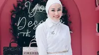 8 Tips Padu Padan Tunik Long Dress dan Jeans Kekinian, Cocok untuk Gaya Sehari-hari