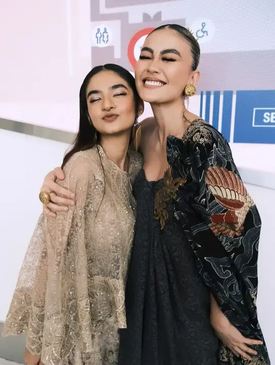 Melalui akun instagramnya, Agnez membagikan beberapa potret saat menghadiri acara yang dihadiri oleh para pemimpin dunia. [Instagram/anushkasen0408]