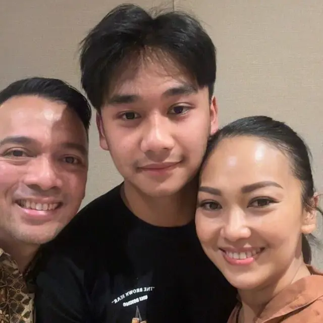 Potret Bevan Anak Nola B3 Jualan Sate di Pinggir Jalan/Instagram @riafinola