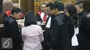 Suasana sidang lanjutan terdakwa Jessica Wongso di PN Jakarta Pusat, Kamis (21/7). Dalam sidang tersebut ditunjukan bukti pembayaran serta rekaman CCTV percakapan antara Jessica dan Jukiyah saat memesan kopi Vietnam. (Liputan6.com/Immanuel Antonius)