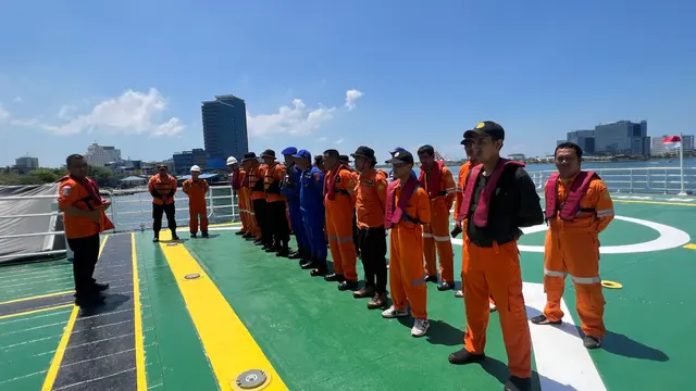 Tim SAR menggelar operasi pencarian Kapal ambulans yang hilang kontak.