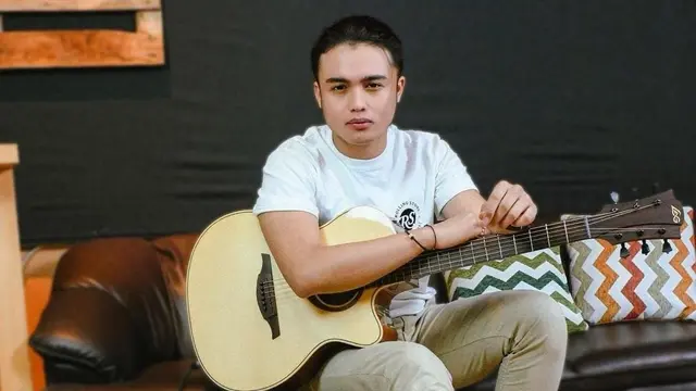 Restu VHT Anak Charly Van Houten