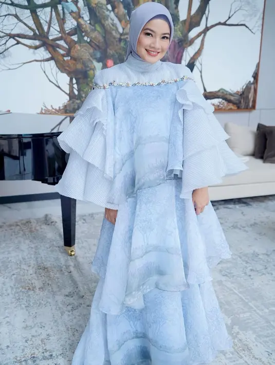 Titi Kamal membuat pangling netizen saat berhijab [Instagram/titi_kamall]