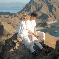 Dinda Hauw dan Rey Mbayang selalu membawa kabar bahagia yang menjadi sorotan publik. Mulai dari kisah cintanya sebelum menikah hingga kini Dinda yang tengah hamil anak pertama. (Instagram/dindahw)