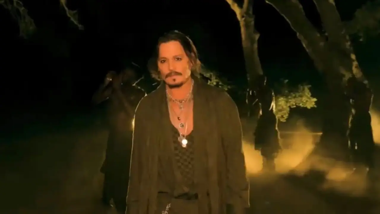 Johnny Depp di Show Savage x Fenty Rihanna