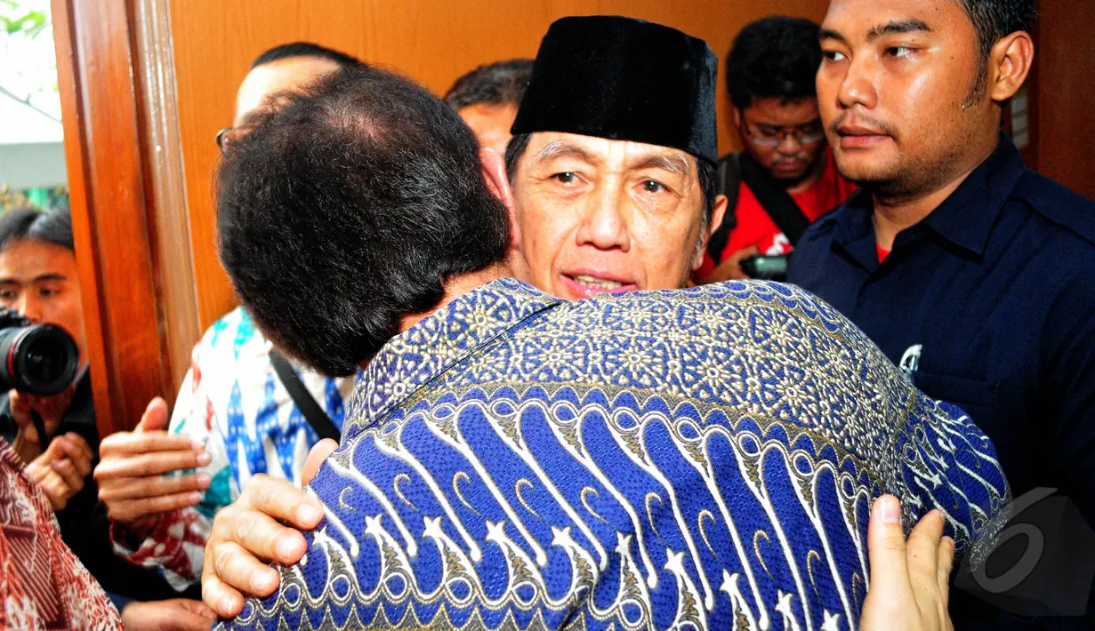  Hadi Poernomo usai menjalani sidang praperadilan di Pengadilan Negeri Jakarta Selatan, Selasa (26/5/2015). Hakim tunggal Haswandi berpendapat bahwa proses penetapan tersangka terhadap Hadi adalah tidak sah. (Liputan6.com/Yoppy Renato)