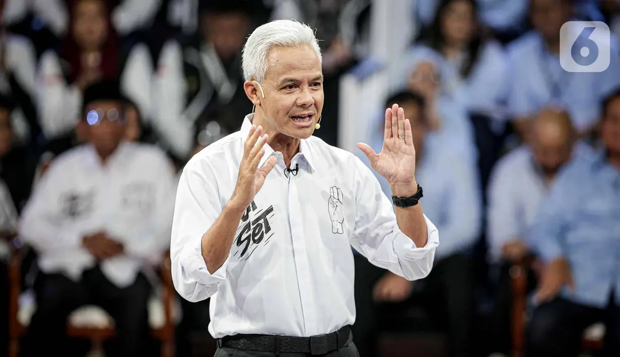 Calon Presiden nomor urut 3, Ganjar Pranowo saat paparan visi dan misi pada debat perdana Calon Presiden pada Pilpres 2024, Selasa (12/12/2023). (Liputan6.com/Faizal Fanani)