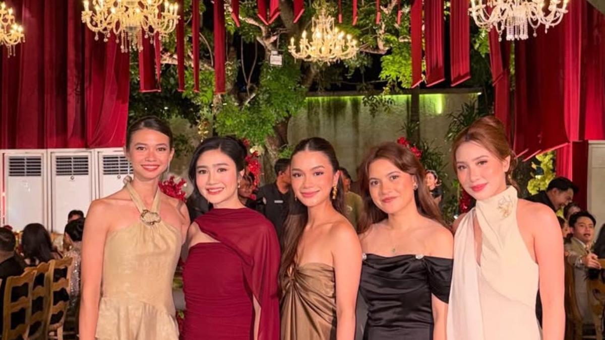 Dari Series Heart hingga Kondangan, Yuki Kato Tampil dengan Busana Gold saat Hadir di Pernikahan Ranty Maria dan Rayn Wijaya