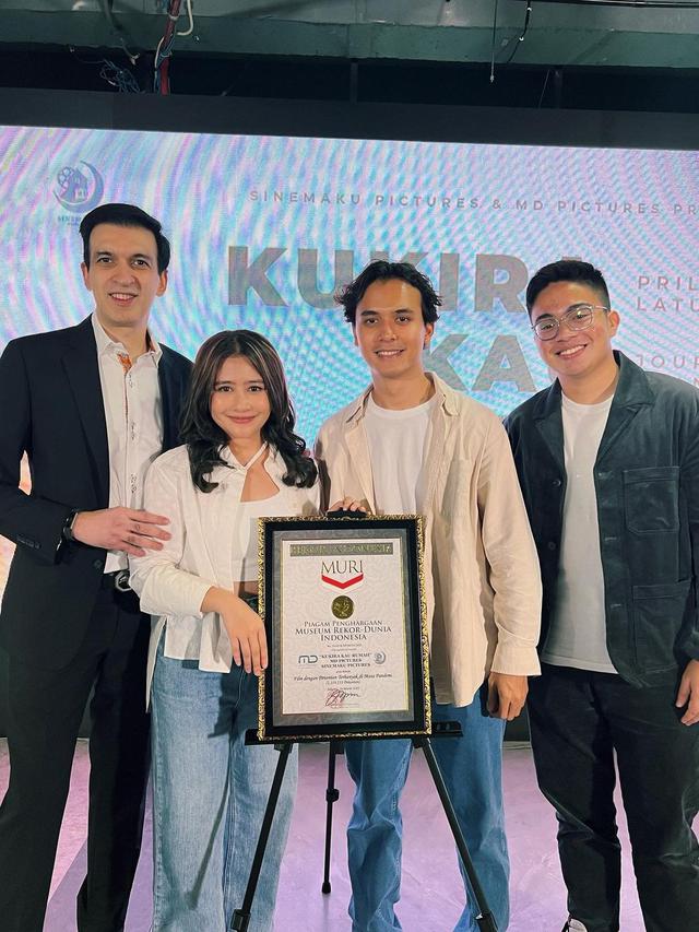 Unggahan Prilly Latuconsina. (Foto: Dok. Instagram @prillylatuconsina96)