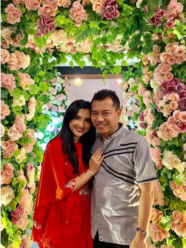 Potret Kemesraan Anang dan Ashanty dari Dulu hingga Kini (sumber: kapanlagi.com)