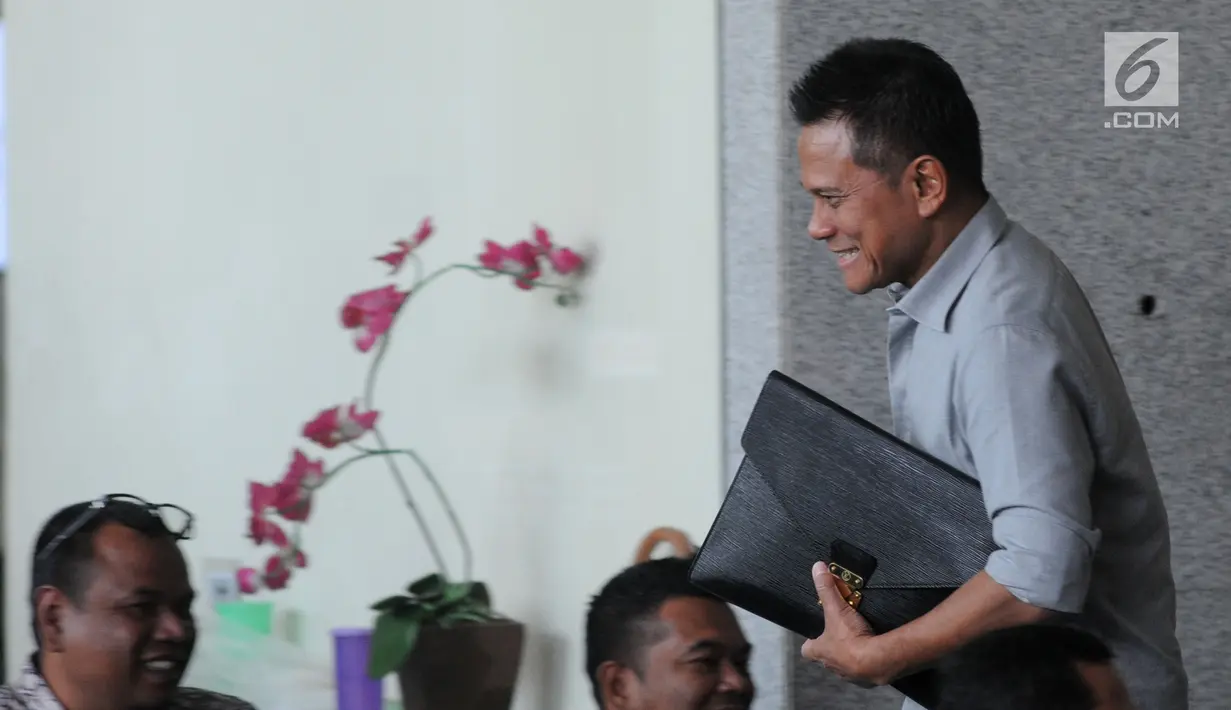 Presiden Komisaris PT Mugi Rekso Abadi (MRA) Soetikno Soedarjo tiba di Gedung KPK, Jakarta, Rabu (12/9). Soetikno menjadi saksi untuk tersangka mantan Direktur Utama PT Garuda Indonesia, Emirsyah Satar. (Merdeka.com/Dwi Narwoko)