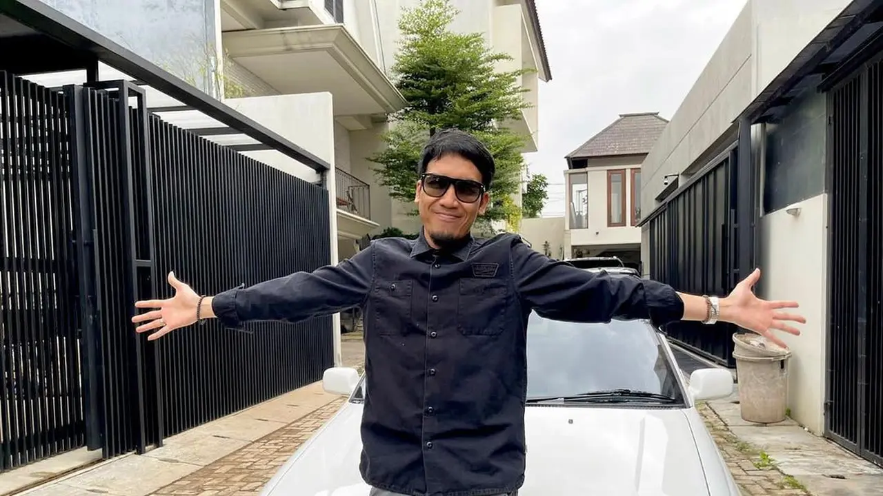 Rumah baru Desta yang penuh kamuflase