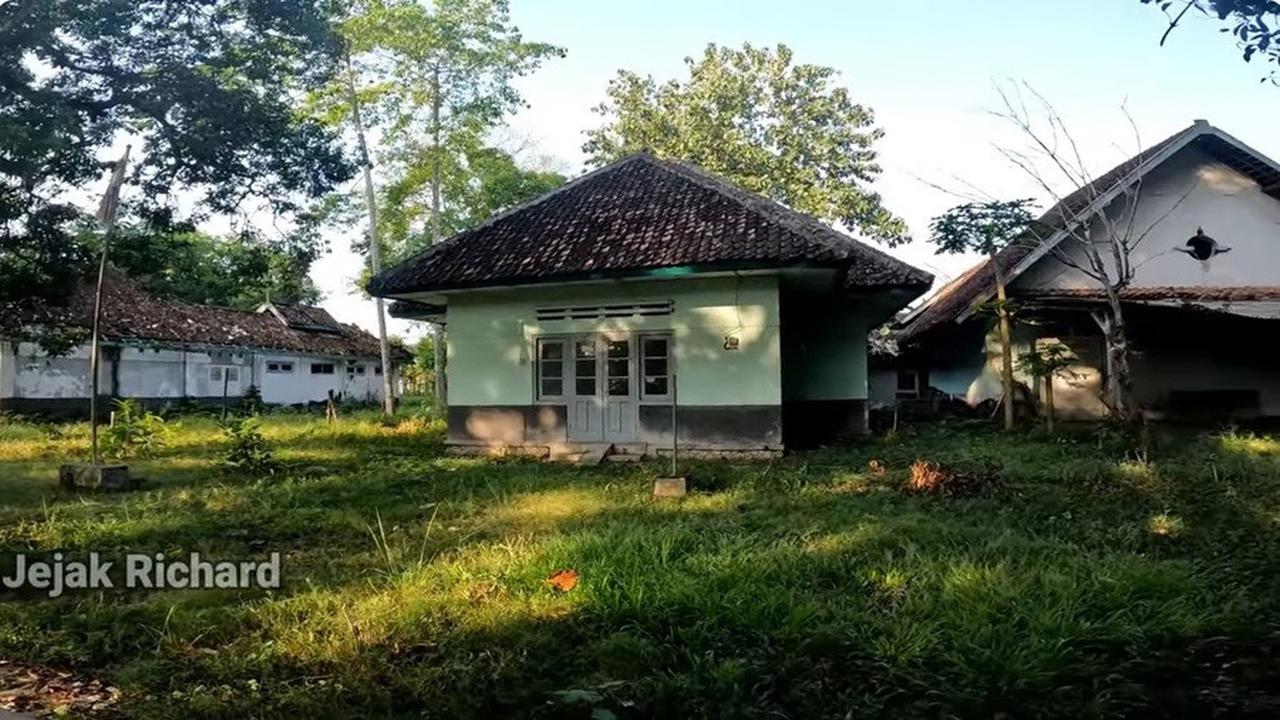 Bak Kampung Mati, Ini 8 Potret Rumah Masa Kecil Ari Lasso yang Sudah Lama Terbengkalai dan Tak Dihuni - Sering Jadi Tempat Uji Nyali