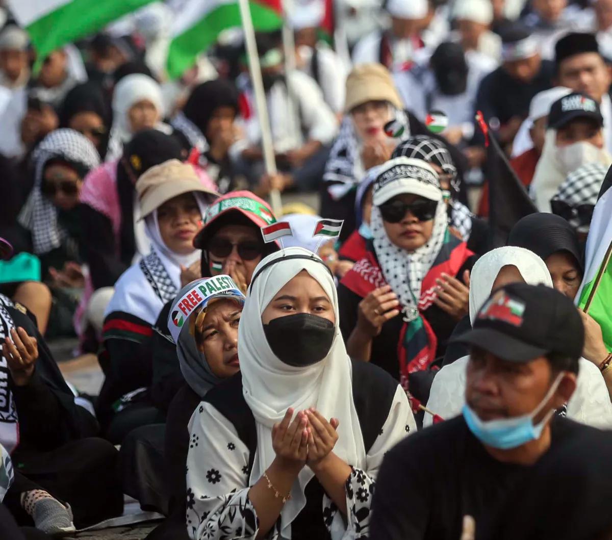 "Ini cuma imbauan. Jadi bukan fatwa haram. Dari fatwa resmi yang saya baca, tidak ada kalimat bahwasannya MUI mengharamkan membeli produk pro Israel," ujar Suparman.