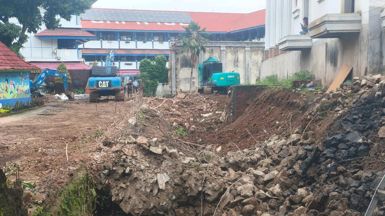 Kronologi Robohnya Tembok SMPN 182 Jakarta, Kepsek Ungkap Penyebabnya