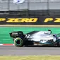 Pembalap Mercedes, Valtteri Bottas memacu mobilnya selama balapan Formula 1 (F1) GP Jepang di Sirkuit Suzuka, Minggu (13/10/2019). Valtteri Bottas berhasil menjadi juara F1 GP Jepang dengan mencatatkan waktu kemenangan 1 jam 23 menit 21,510 detik. (Toshifumi KITAMURA/AFP)