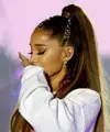 Ledakan bom yang terjadi di konsernya beberapa minggu lalu membuat Ariana Grande kembali datang ke sana dan menunaikan janjinya juga. Menggelar konser amal yang bertajuk ‘One Love Manchester’, untuk membantu para koban. (APexchange/Bintang.com)