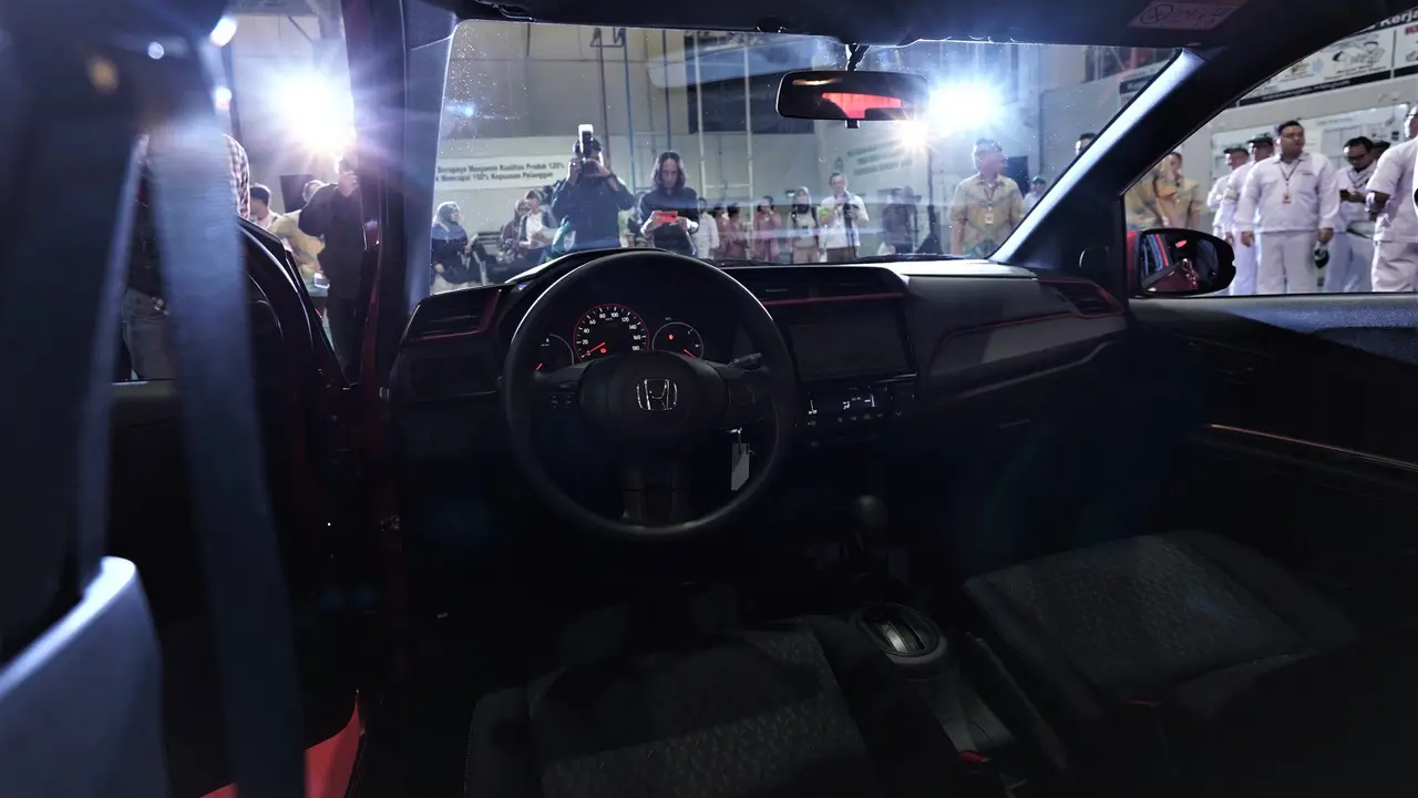 Honda Brio dengan setir kiri