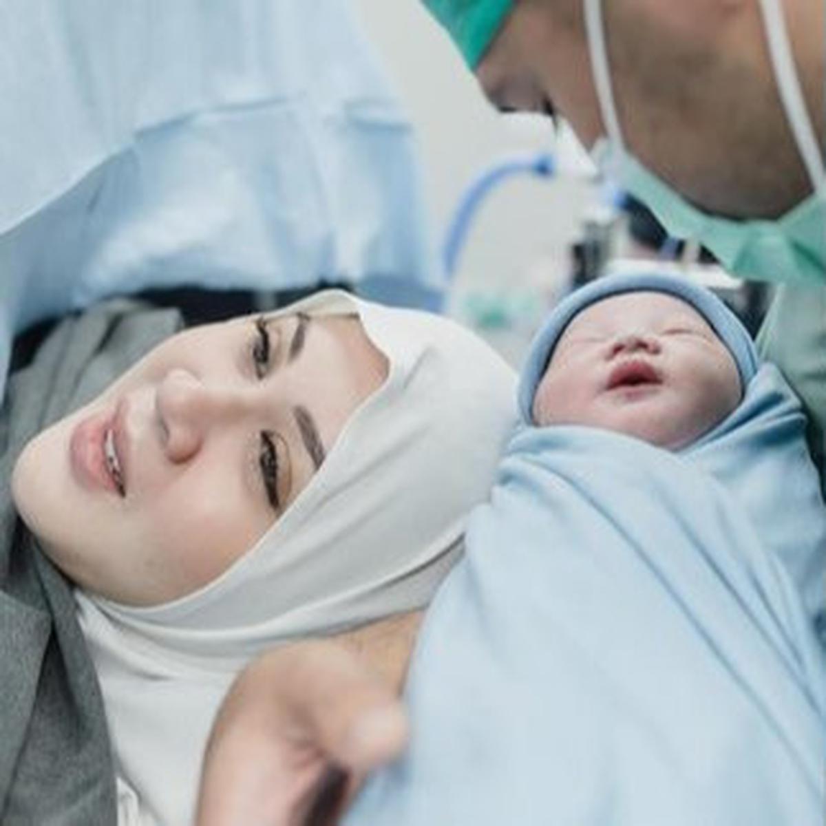 Potret Detik-detik Kesha Ratuliu Melahirkan Anak Ketiga, Bayi Laki-laki Ganteng - Langsung Umumkan Nama