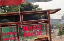 Viral Aksi Pedagang Siomay Rutin Beri Makan Kucing Jalanan, Warganet: Orang Kaya Sesungguhnya