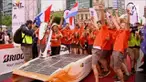 Lagi-lagi tim asal Belanda memenangkan kompetisi mobil tenaga surya diadakan di Adelaide. Mobil ciptaan mereka dapat berjalan sejauh 3 KM.