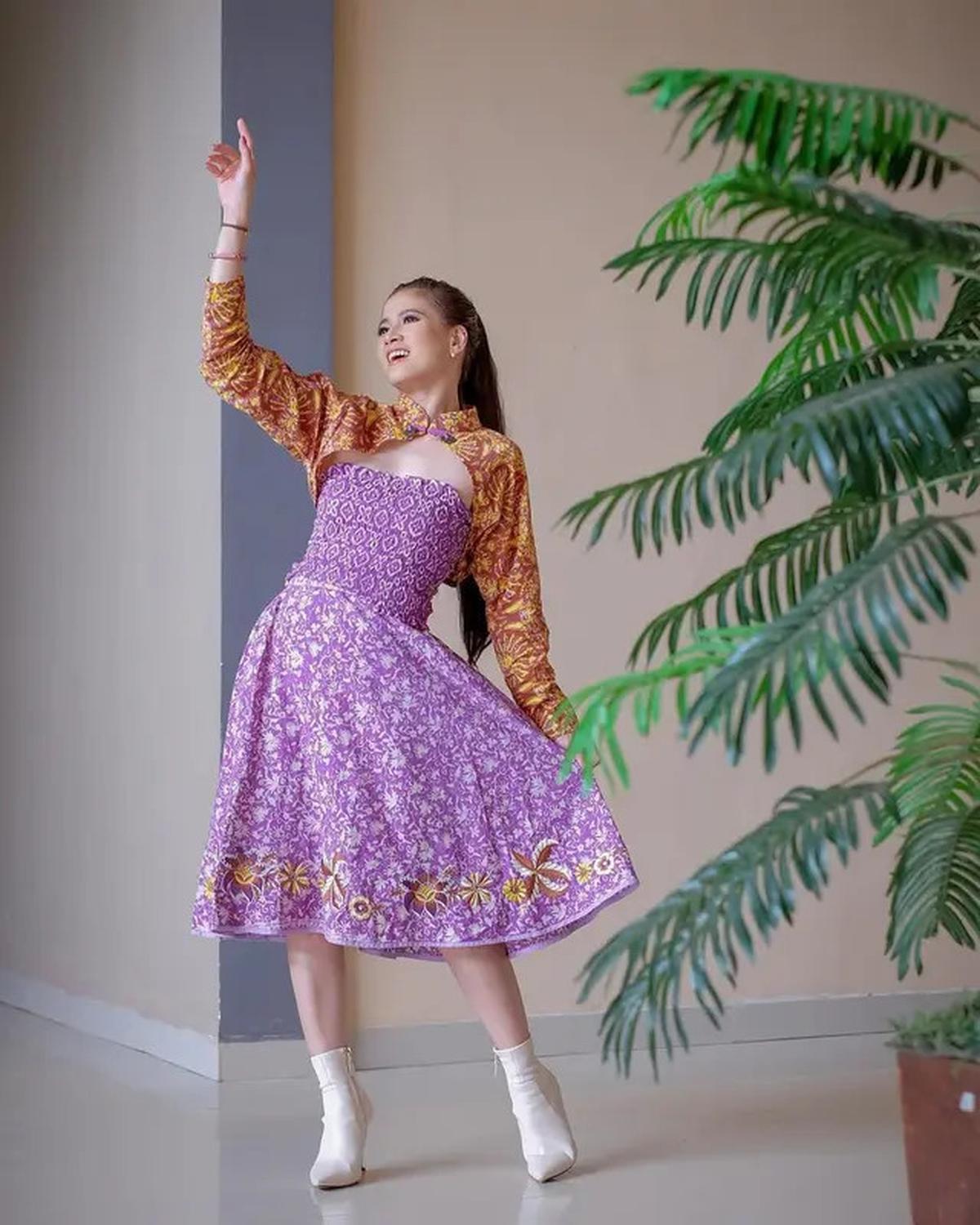 Intip 4 Gaya Berbatik ala Chika Jessica yang Anti Mainstream