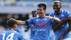 Gelandang Napoli, Hirving Lozano, merayakan gol yang dicetaknya ke gawang Atalanta pada laga lanjutan Liga Italia di Stadion San Paulo, Napoli, Sabtu (17/10/2020) malam WIB. Napoli menang 4-1 atas Atalanta.  (Alessandro Garofalo/LaPresse via AP)