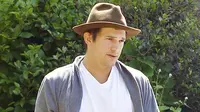 Resmi Cerai, Ashton Kutcher dan Demi Moore Dapat Status Baru