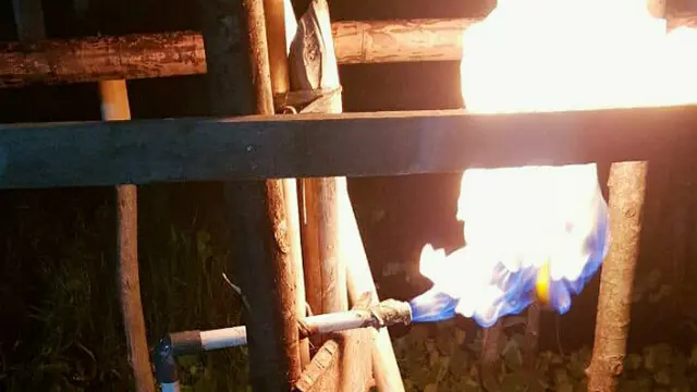 Suara Gemuruh Hasil Galian Sumur Bor Hebohkan Warga di Riau