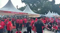 Kader PDIP mulai memadati Stadion Gelora Bung Karno (GBK) Senayan, Jakarta, dalam rangka memeriahkan puncak perayaan Bulan Bung Karno 2023