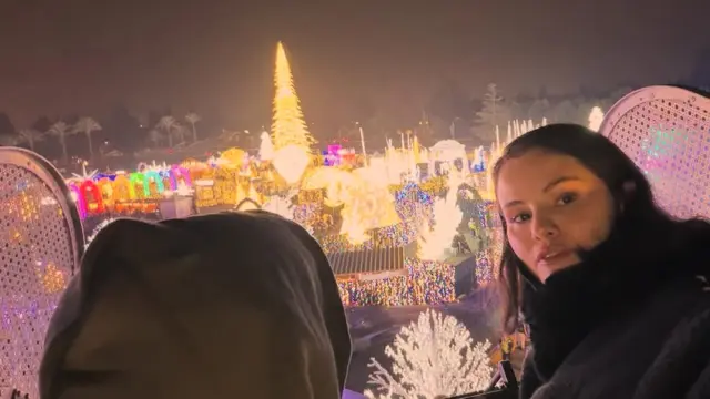 Selena Gomez Rayakan Natal bersama Benny Blanco dengan kencan di taman. [@selenagomez]