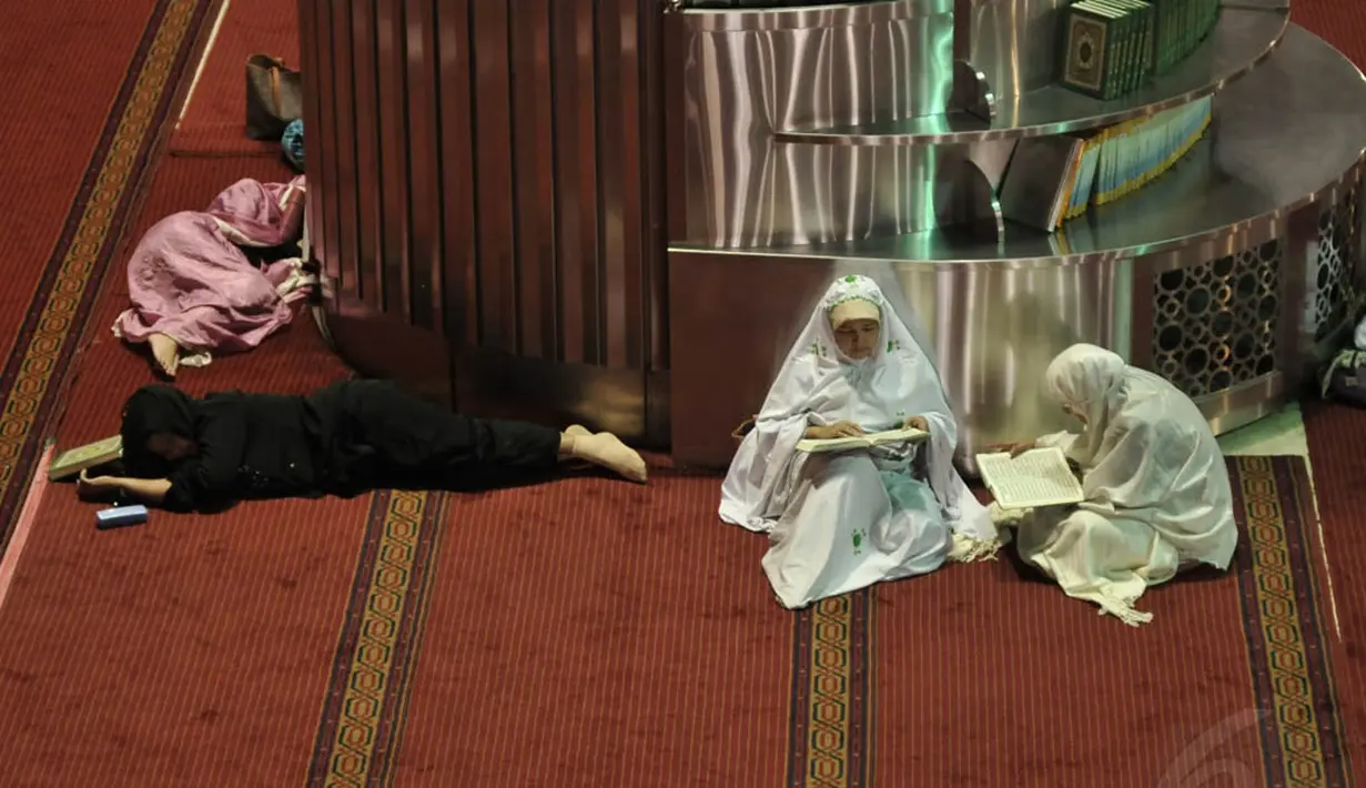 Pernyataan bahwa tidurnya orang yang berpuasa adalah ibadah, mendorong sebagian muslim untuk tidur siang di bulan Ramadan dengan dalih ingin beribadah. (Liputan6.com/Johan Tallo)