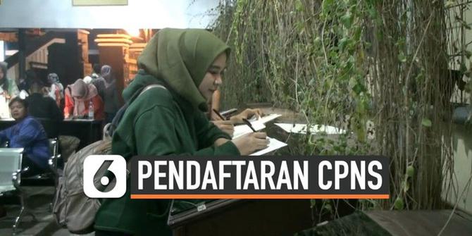 VIDEO: Pendaftar SKCK di Bekasi Membludak Hingga Dini Hari