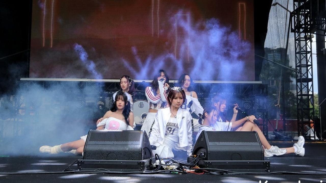 KapanLagi Buka Bareng BRI Festival 2025 Dibuka dengan Penampilan Girlband V1RST, Meriah Penuh Sambutan Penonton!