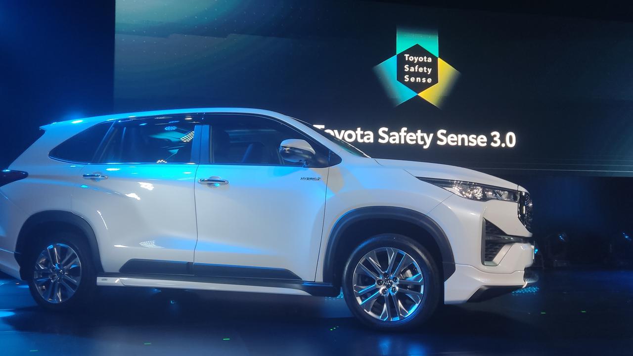 Sebelum Membeli, Simak Spesifikasi dan Harga Toyota Innova Zenix 2.0 Hybrid 2025