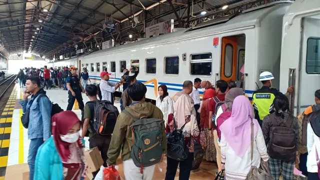 Suasana Stasiun Purwokerto, Jawa Tengah. (Foto: Liputan6.com/Muhamad Ridlo)