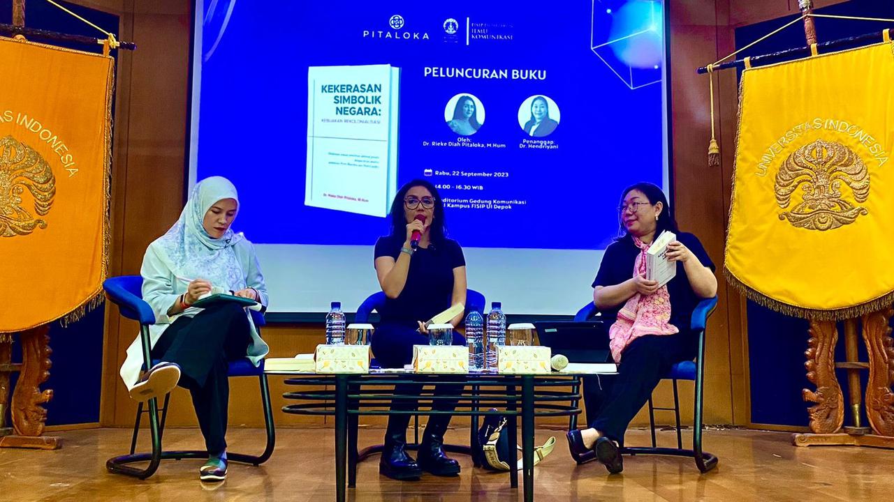 Anggota DPR RI dari Fraksi PDI-Perjuangan (PDIP) Rieke Diah Pitaloka meluncurkan buku hasil desertasi di Dapertemen Ilmu Komunikasi FISIP UI dengan judul 'Kekerasan Simbolik Negara'.