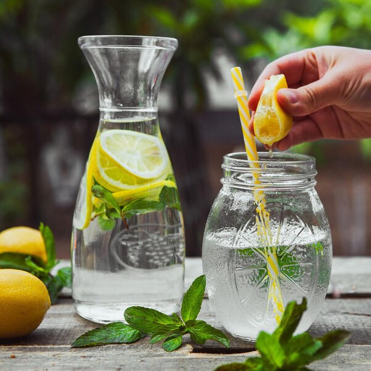 Ilustrasi air lemon/freepik.com/8photo